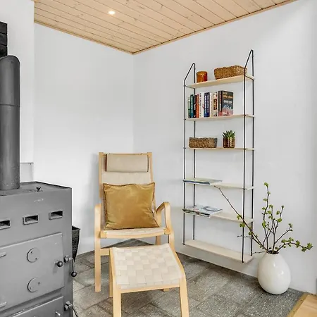 Pet Friendly In With Kitchen *